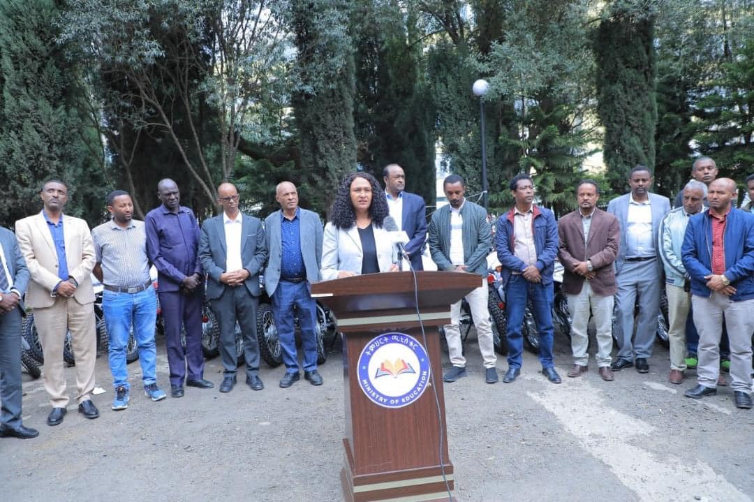 የትምህርት ሚኒስቴር በ’GEQIP-E) የተገዙ 1000 የሚጠጉ ሞተር ብስክሌቶች ድጋፍ አደረገ